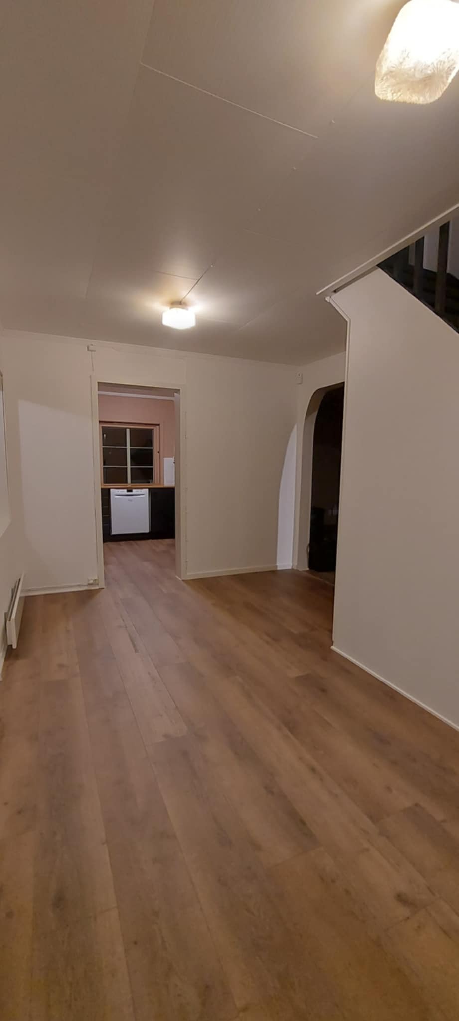 Gang nede sett fra entredør